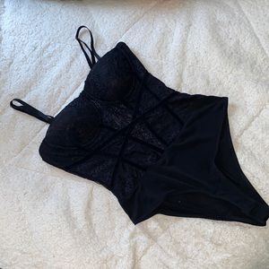 Black Lacey bodysuit 🖤